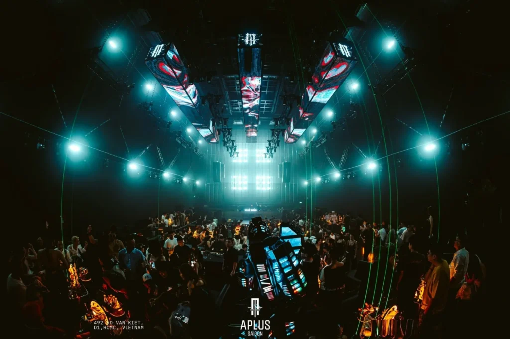 Sân khấu DJ Giới thiệu APLUS SAIGON 492 Võ Văn Kiệt